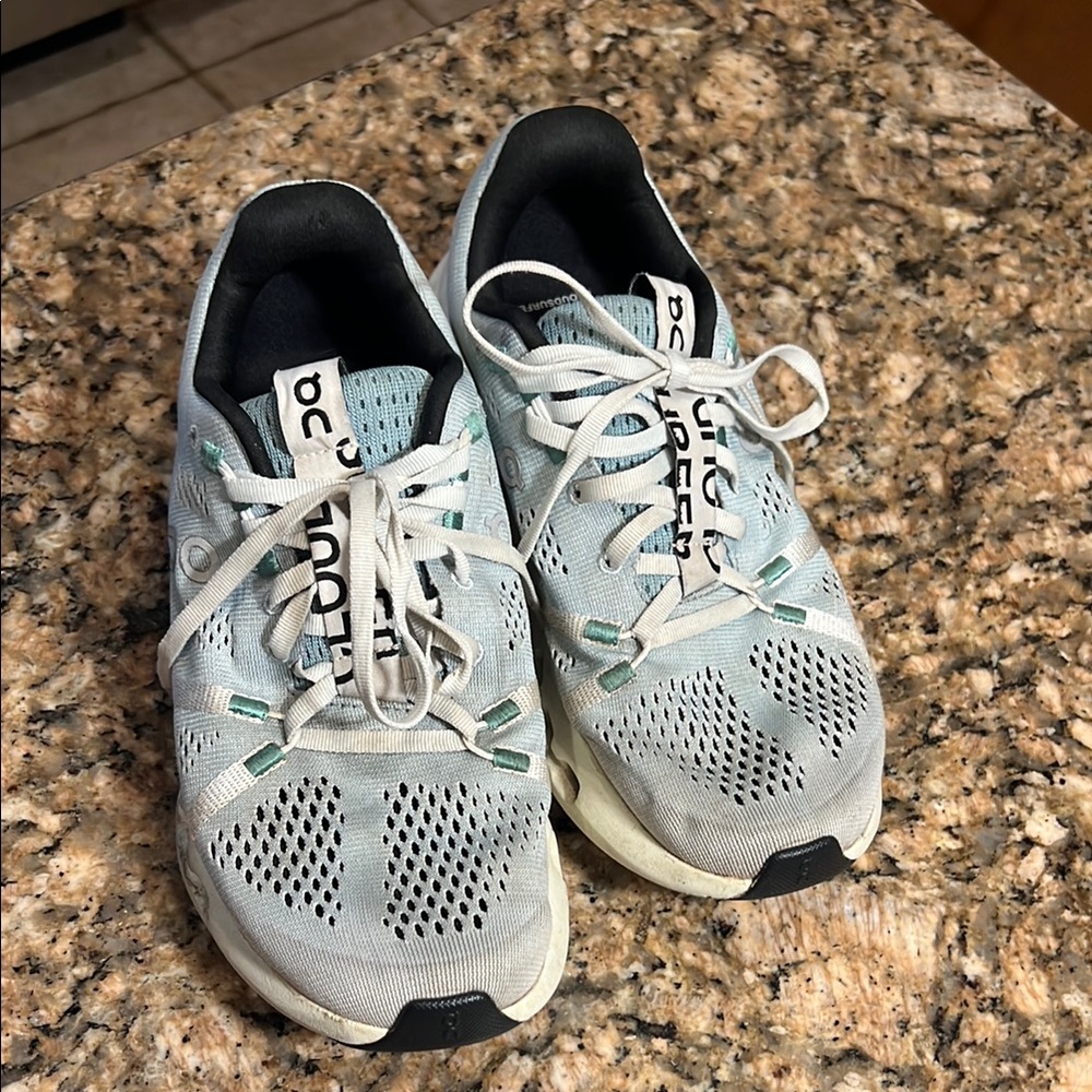 On Running Cloud Lightweight Women's Running Shoe Cloudsurfer size 7.5